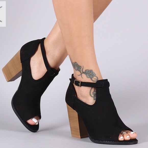 🎉LAST ONE🎉Ladies peep toe ankle buckle booties - Picture 5 of 6